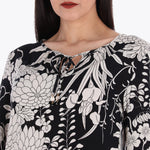 Petite Blusa Manga 3/4" con Detalle de Cintas al Frente Tejido Plano
