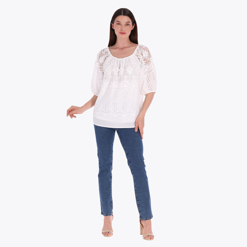 Blusa con Elástico en Escote en Tela Bordada