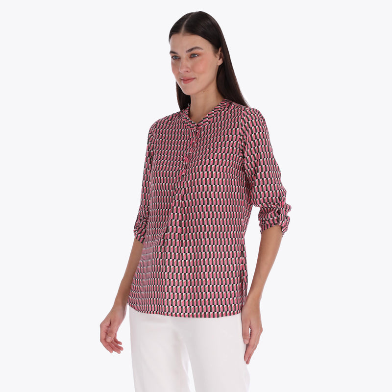 Petite Blusa Cuello Chino con Tablón al Frente Tejido Plano