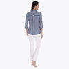 Blusa Camisera con Manga 3/4" Bolsas de Parche Tejido Plano