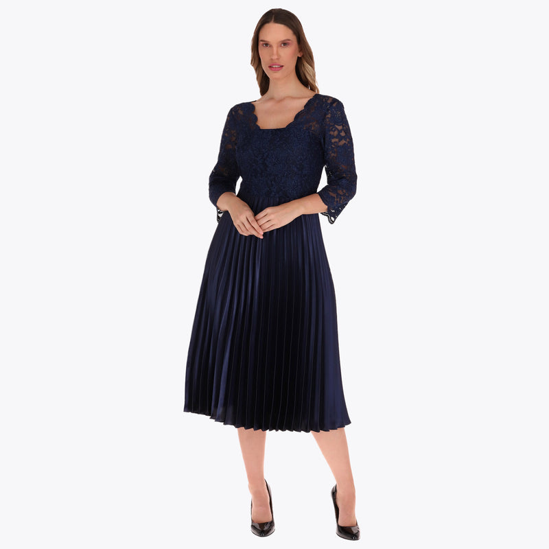 Vestido Combinado con Falda Plisada en Satin Escote Cuadrado Manga 3/4 en Encaje