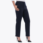 Pantalón con Elástico en Cintura y Bolsas Laterales en Raya de Gis