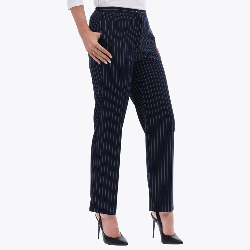 Pantalón con Elástico en Cintura y Bolsas Laterales en Raya de Gis