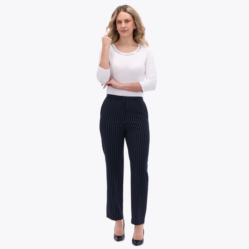 Pantalón con Elástico en Cintura y Bolsas Laterales en Raya de Gis