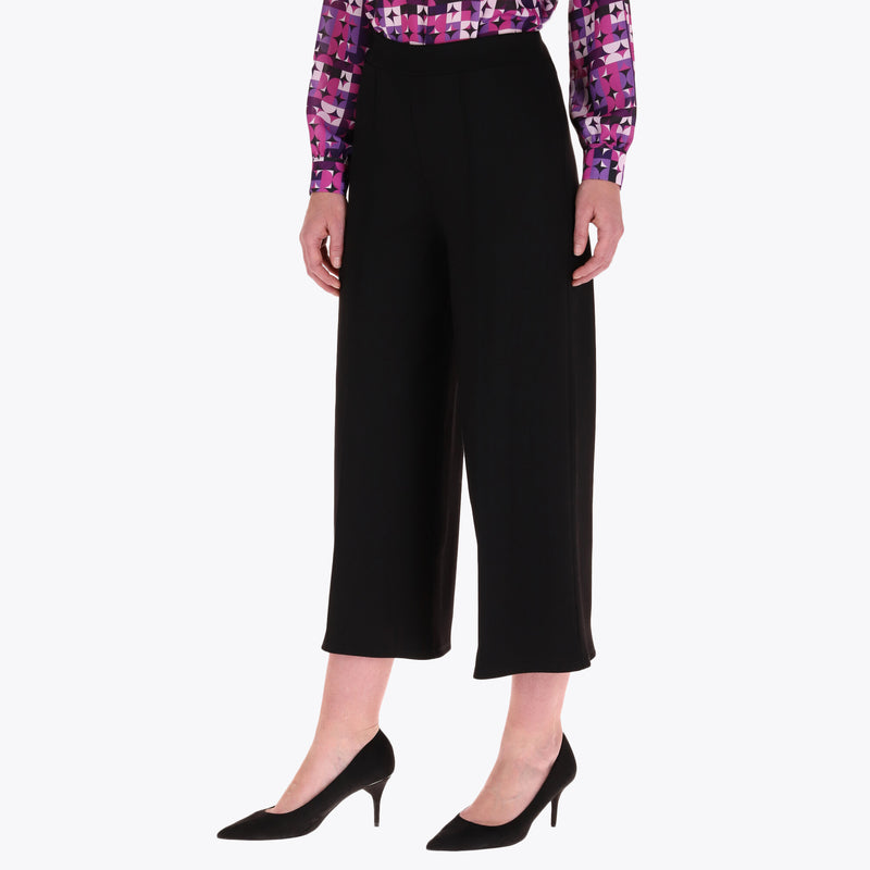 Pantalón Pierna Ancha con Vena al Frente en Tejido de Punto
