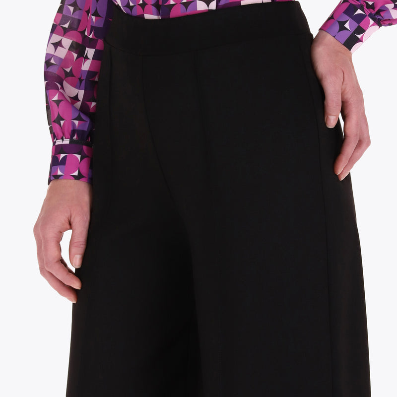 Pantalón Pierna Ancha con Vena al Frente en Tejido de Punto