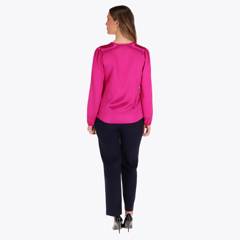Blusa Satinada Escote en V Tablones en Hombro Elástico en Puños