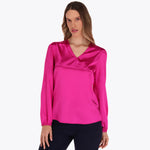 Blusa Satinada Escote en V Tablones en Hombro Elástico en Puños