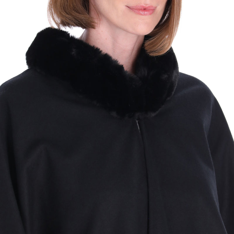 Capa con Cuello de Fur Tejido Plano