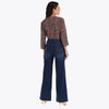 Jeans Corte Campana Bordado en Bolsas Traseras Tela Mezclilla Stretch