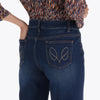 Jeans Corte Campana Bordado en Bolsas Traseras Tela Mezclilla Stretch