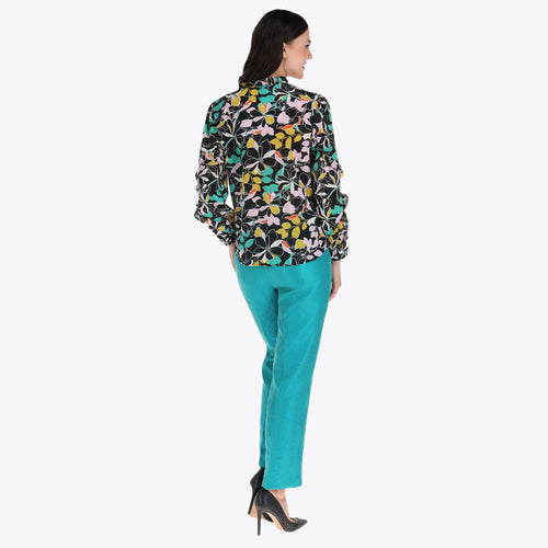 Blusa con Detalle de Escarola en Cuello y Manga en Tejido Plano