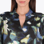 Blusa Cuello Chino en Satín Tejido Plano