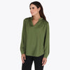 Blusa Cuello Chino Escote V con Corte y Fruncido al Frente en Tejido Plano