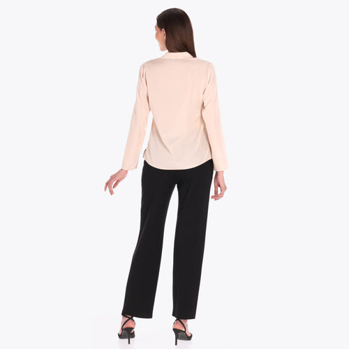 Blusa con Cuello Chino y Escarola al Frente Tejido Plano