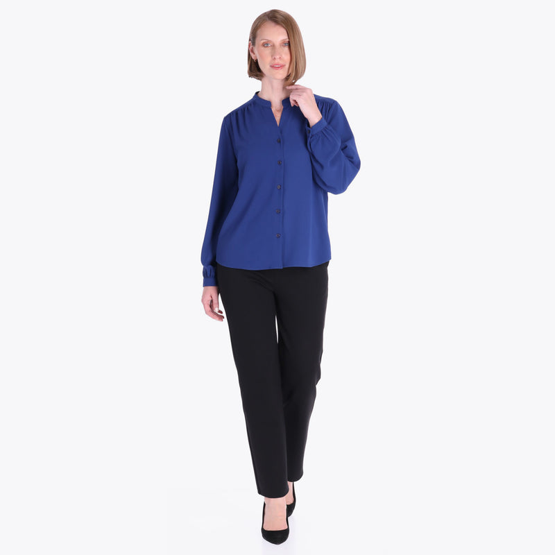 Blusa Cuello Chino con Pliegues en Hombros Tejido Plano